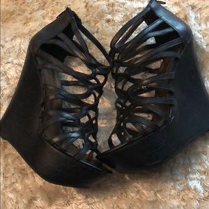 Fergie leather platform size 10m